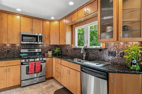 2625 24TH Street Rock Island IL 61201