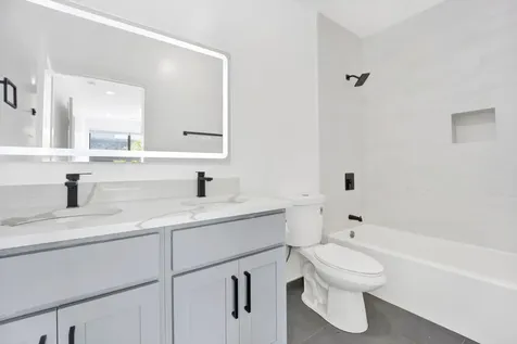 4350 West Lawrence Avenue Chicago IL 60630