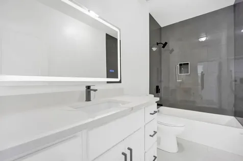 4350 West Lawrence Avenue Chicago IL 60630