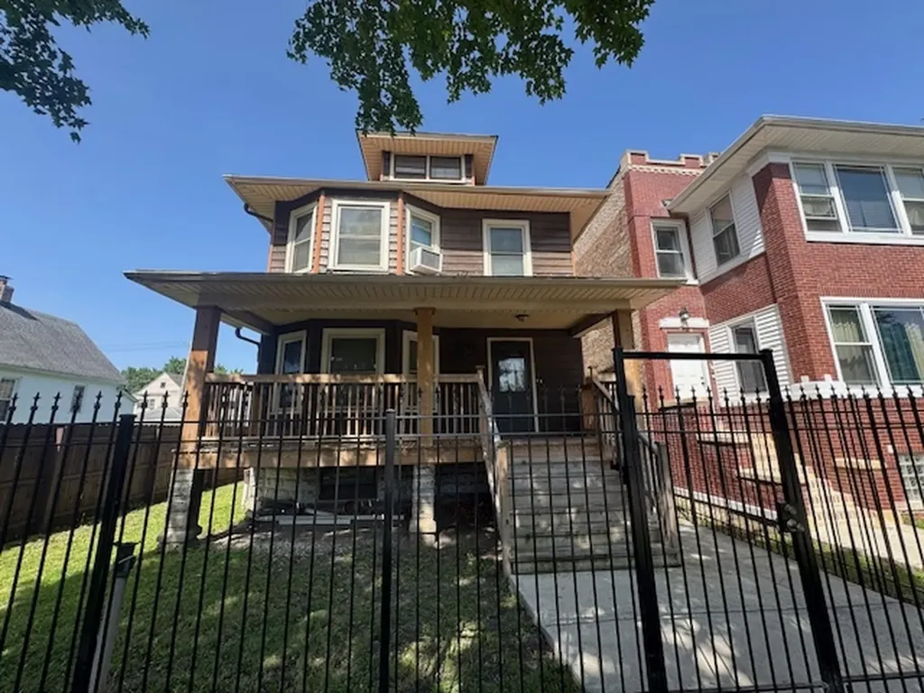 952 North Massasoit Avenue Chicago IL 60651