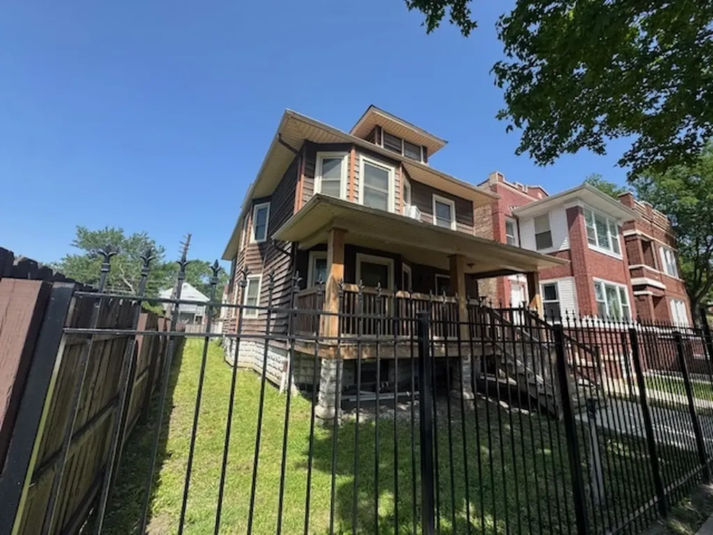 952 North Massasoit Avenue Chicago IL 60651