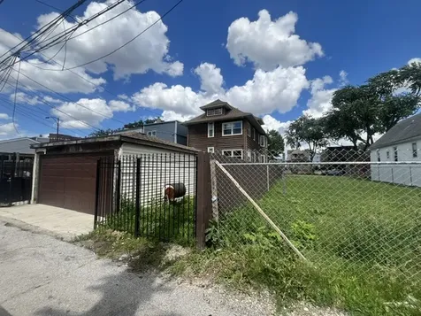 952 North Massasoit Avenue Chicago IL 60651