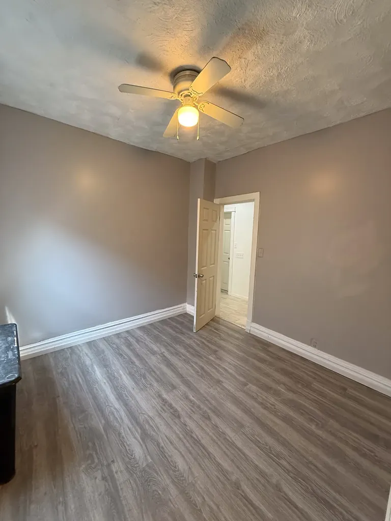 7621 South Saint Lawrence Avenue Chicago IL 60619