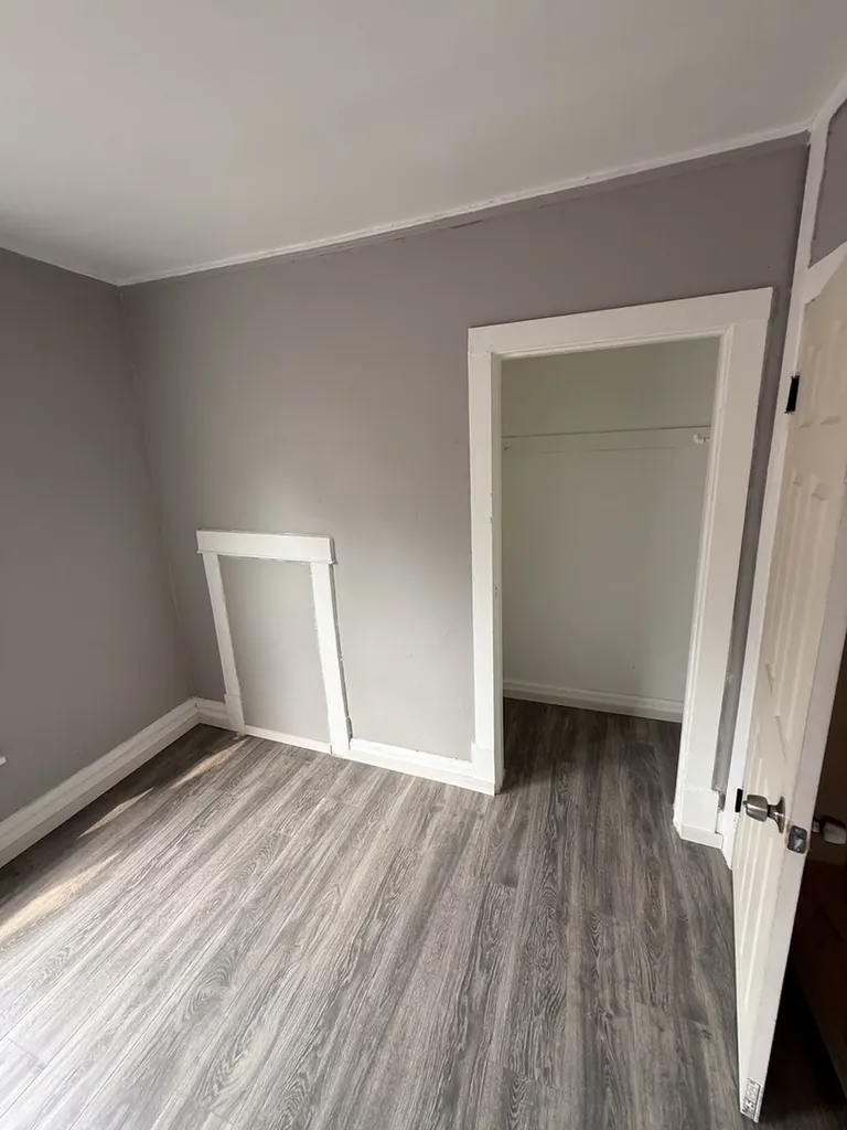 7621 South Saint Lawrence Avenue Chicago IL 60619