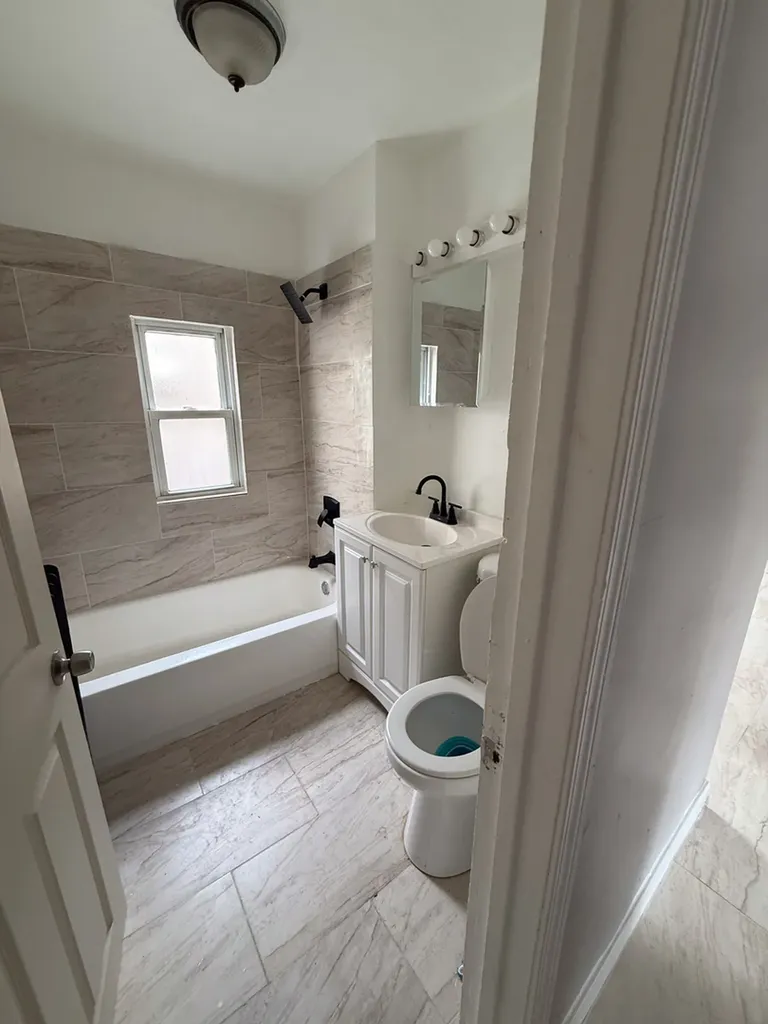 7621 South Saint Lawrence Avenue Chicago IL 60619