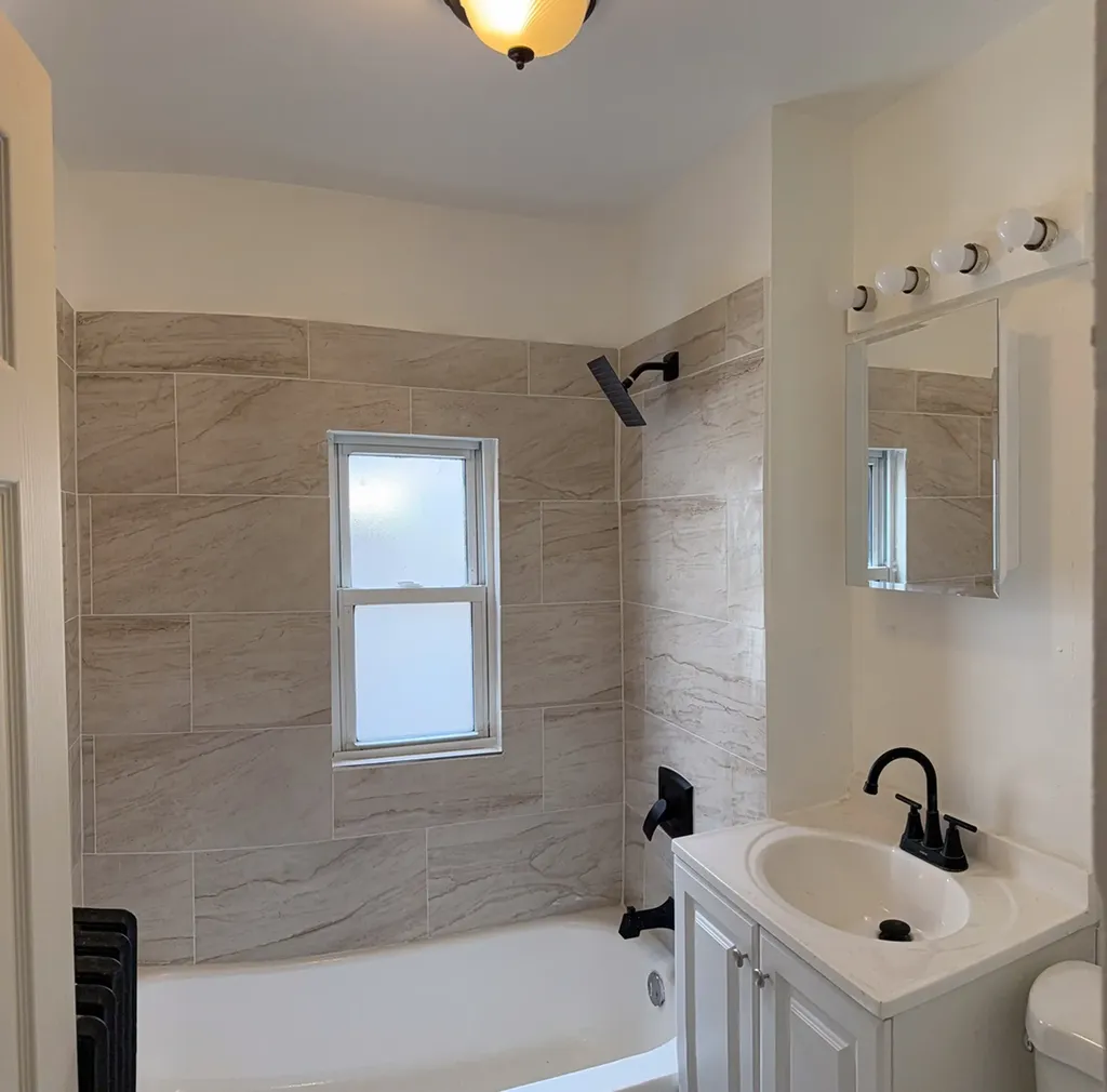 7621 South Saint Lawrence Avenue Chicago IL 60619
