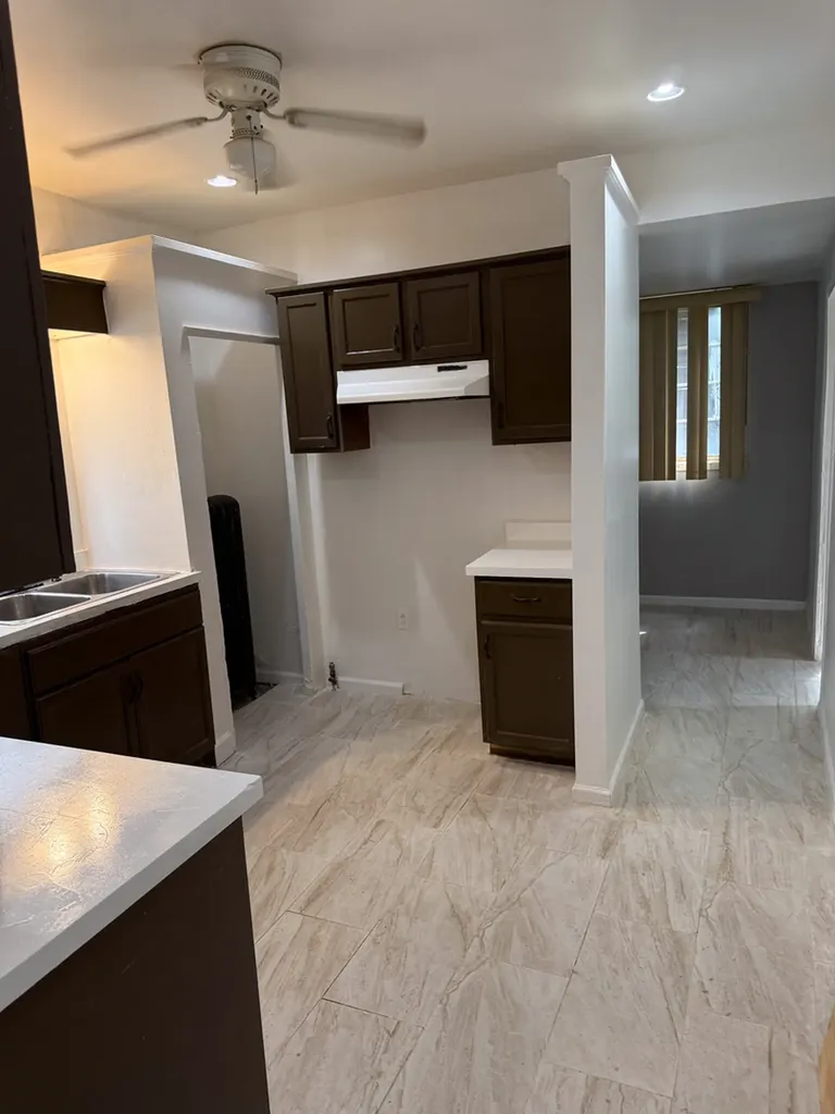 7621 South Saint Lawrence Avenue Chicago IL 60619