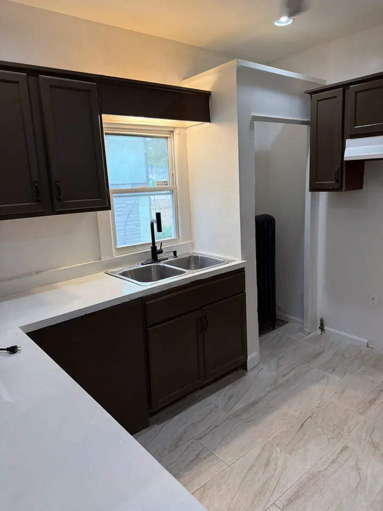 7621 South Saint Lawrence Avenue Chicago IL 60619