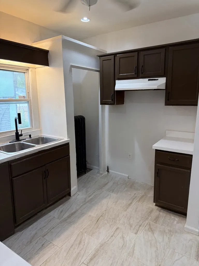 7621 South Saint Lawrence Avenue Chicago IL 60619