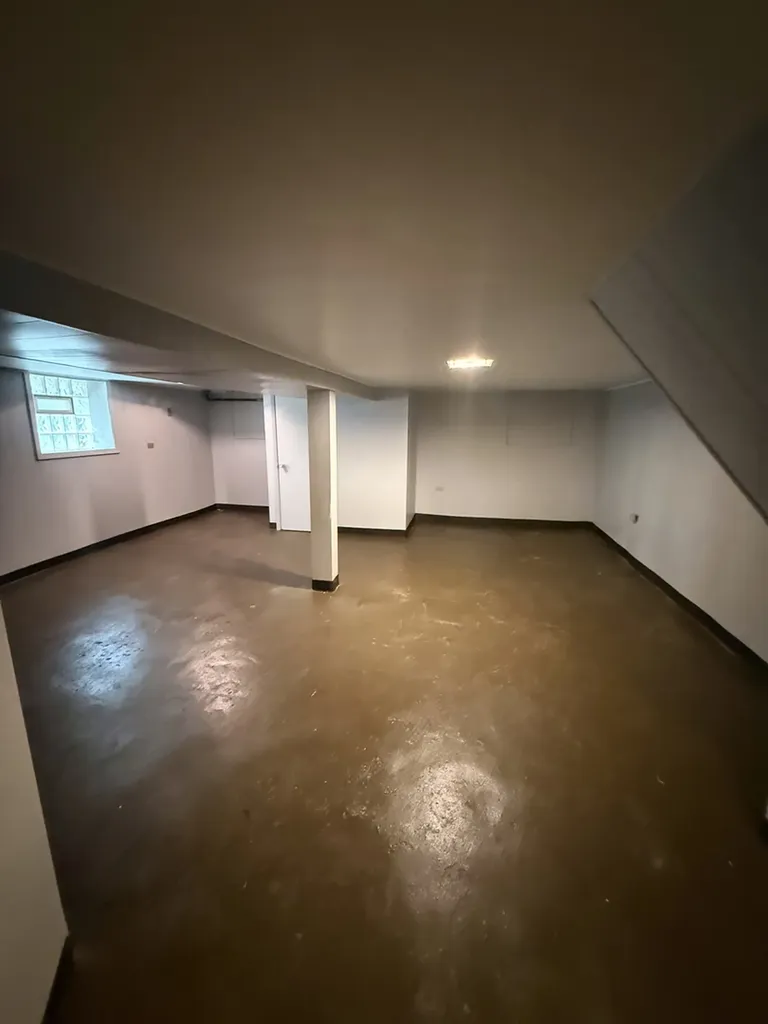 7621 South Saint Lawrence Avenue Chicago IL 60619