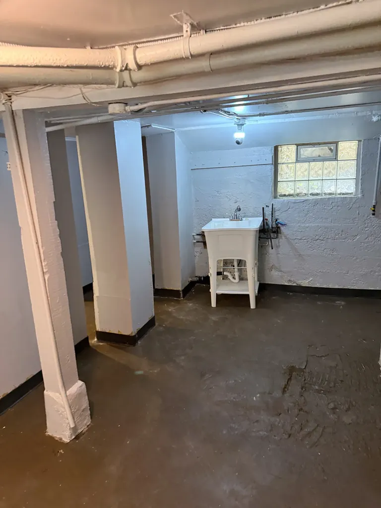 7621 South Saint Lawrence Avenue Chicago IL 60619