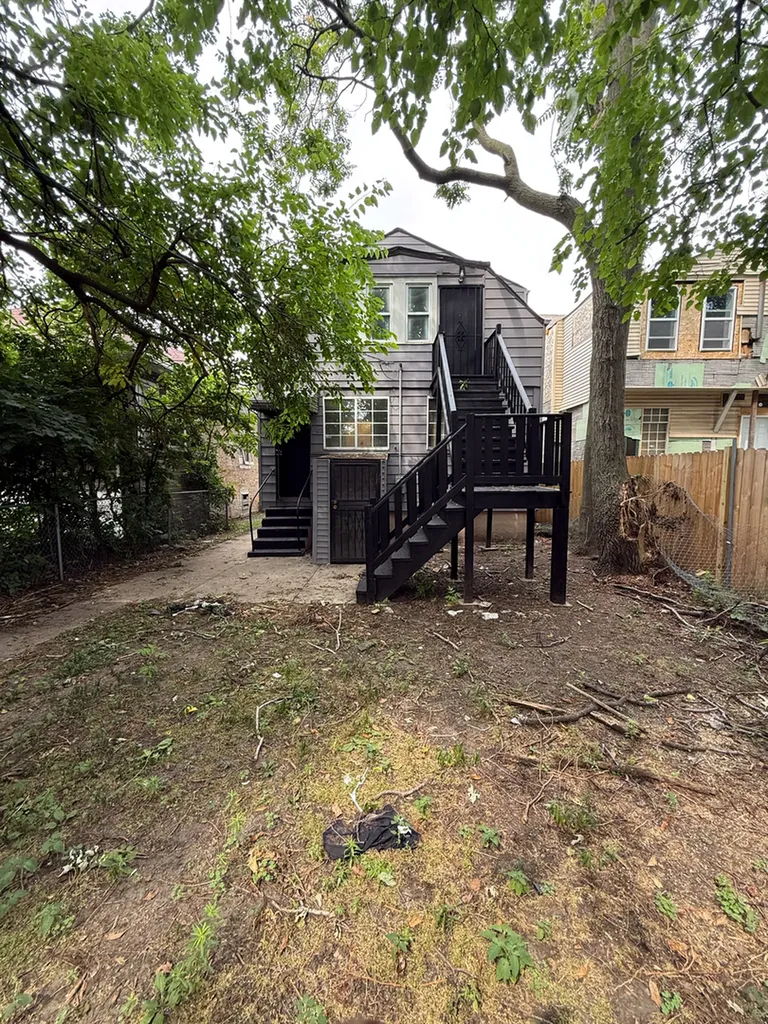 7621 South Saint Lawrence Avenue Chicago IL 60619