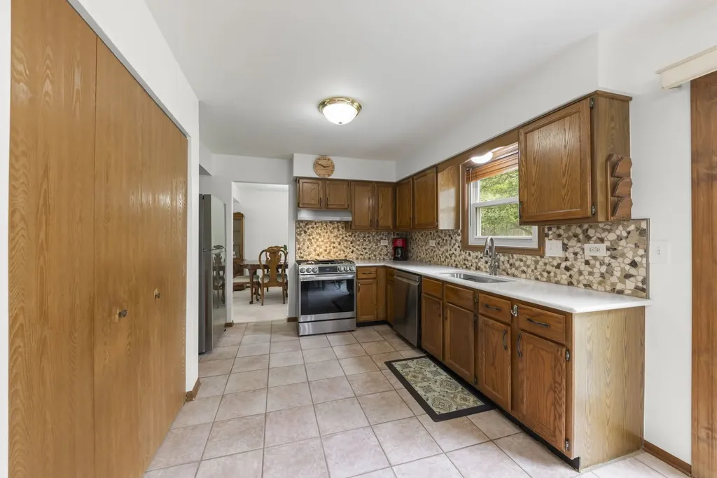 882 Aspen Drive Lombard IL 60148