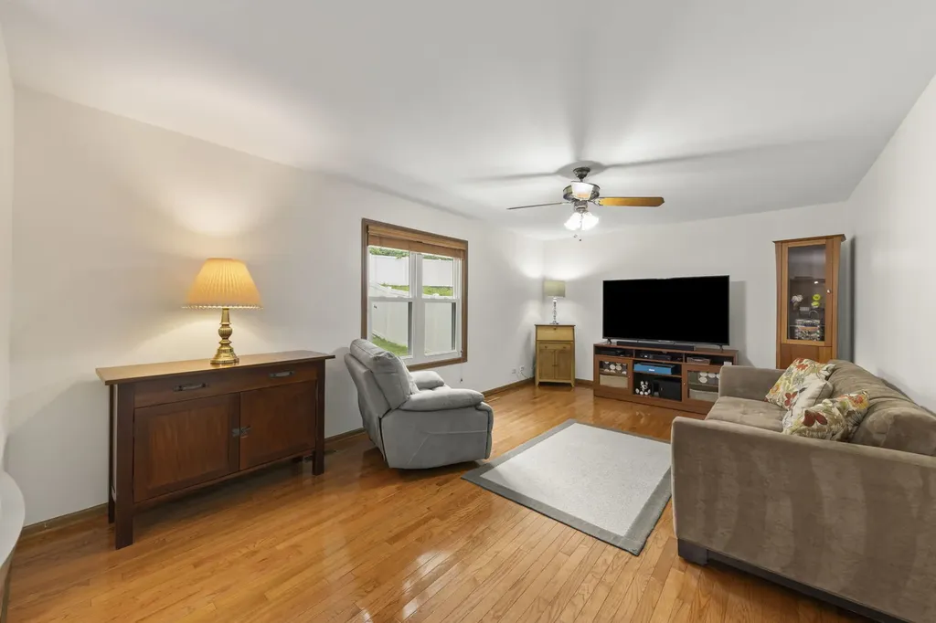 882 Aspen Drive Lombard IL 60148