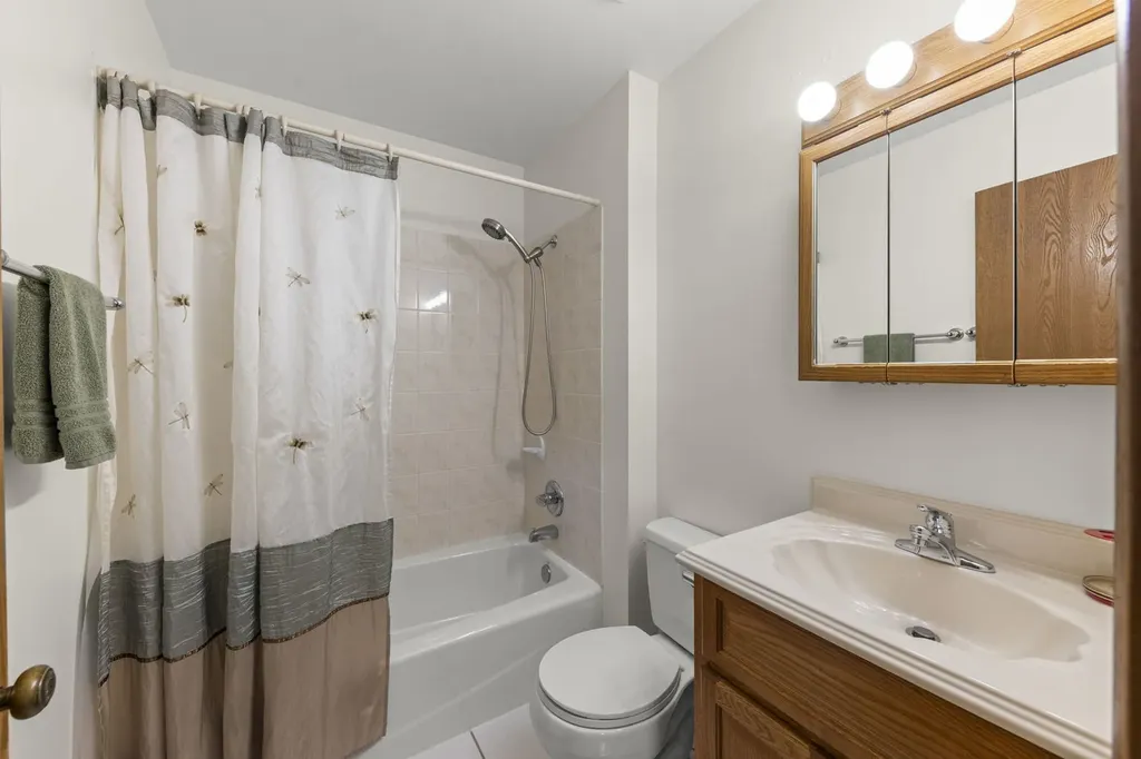 882 Aspen Drive Lombard IL 60148