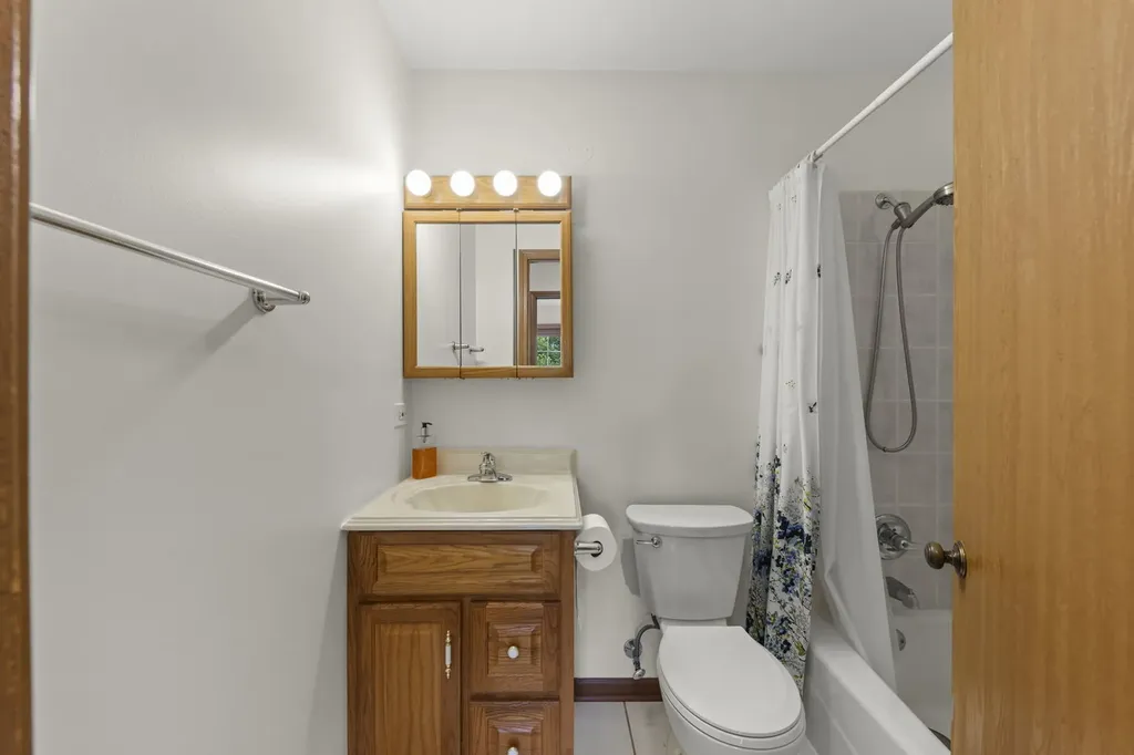 882 Aspen Drive Lombard IL 60148