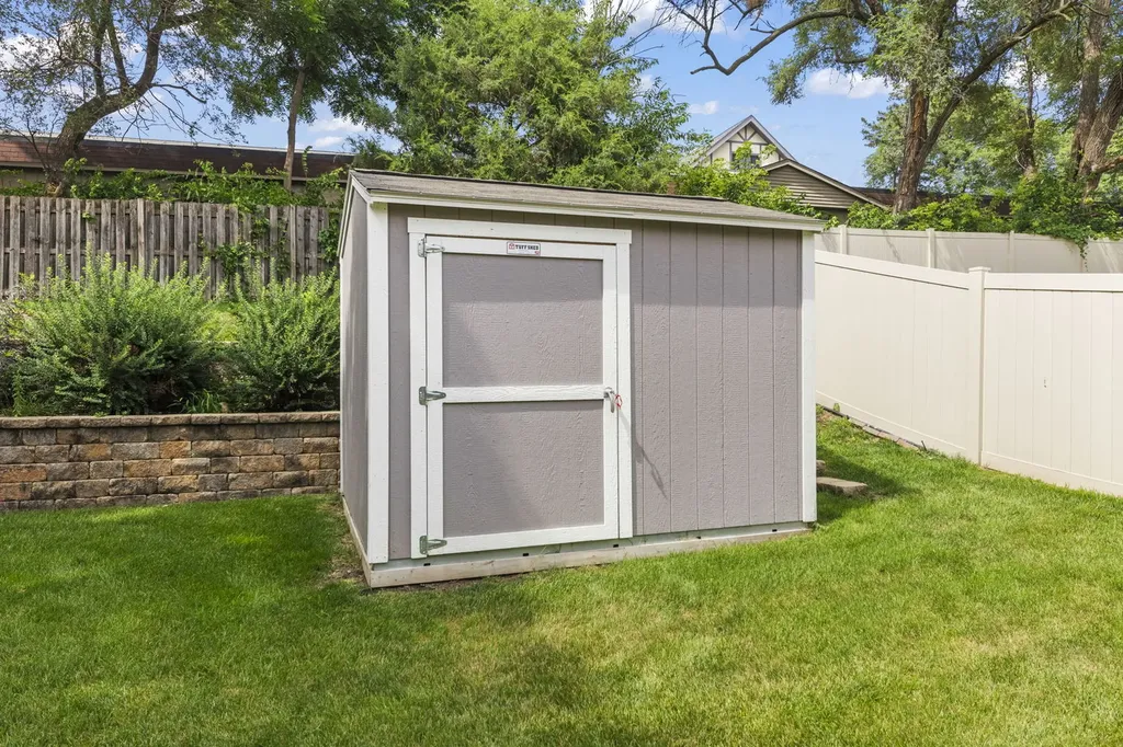 882 Aspen Drive Lombard IL 60148