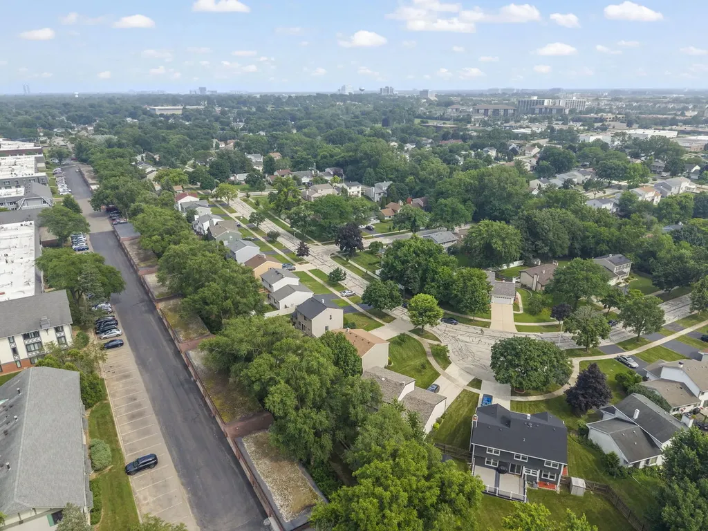 882 Aspen Drive Lombard IL 60148
