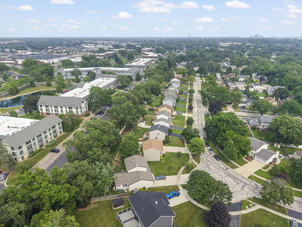 882 Aspen Drive Lombard IL 60148