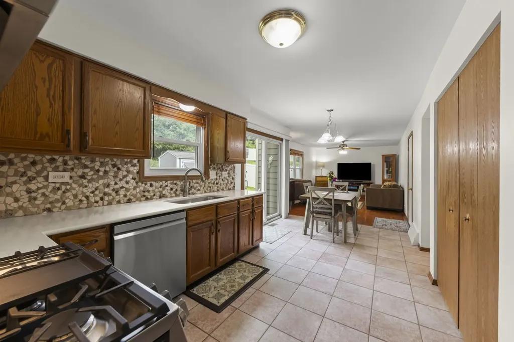882 Aspen Drive Lombard IL 60148