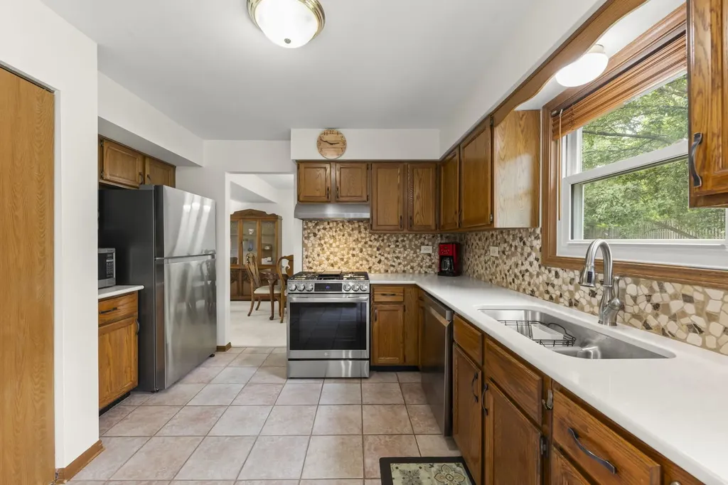 882 Aspen Drive Lombard IL 60148