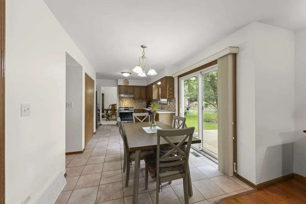 882 Aspen Drive Lombard IL 60148
