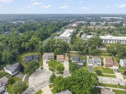 882 Aspen Drive Lombard IL 60148