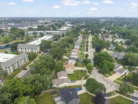 882 Aspen Drive Lombard IL 60148
