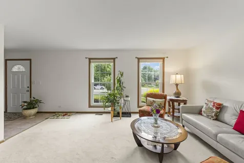 882 Aspen Drive Lombard IL 60148