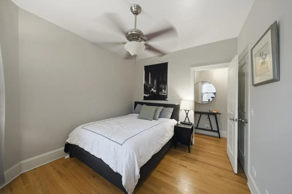 7633 North Greenview Avenue Chicago IL 60626