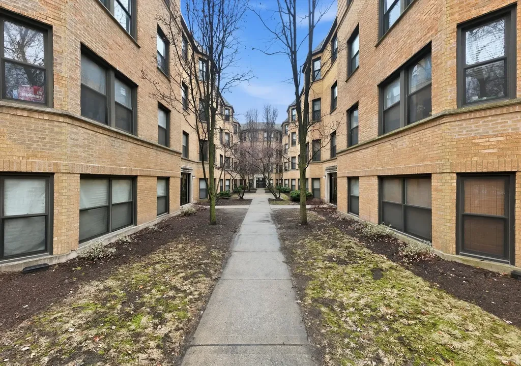 7633 North Greenview Avenue Chicago IL 60626