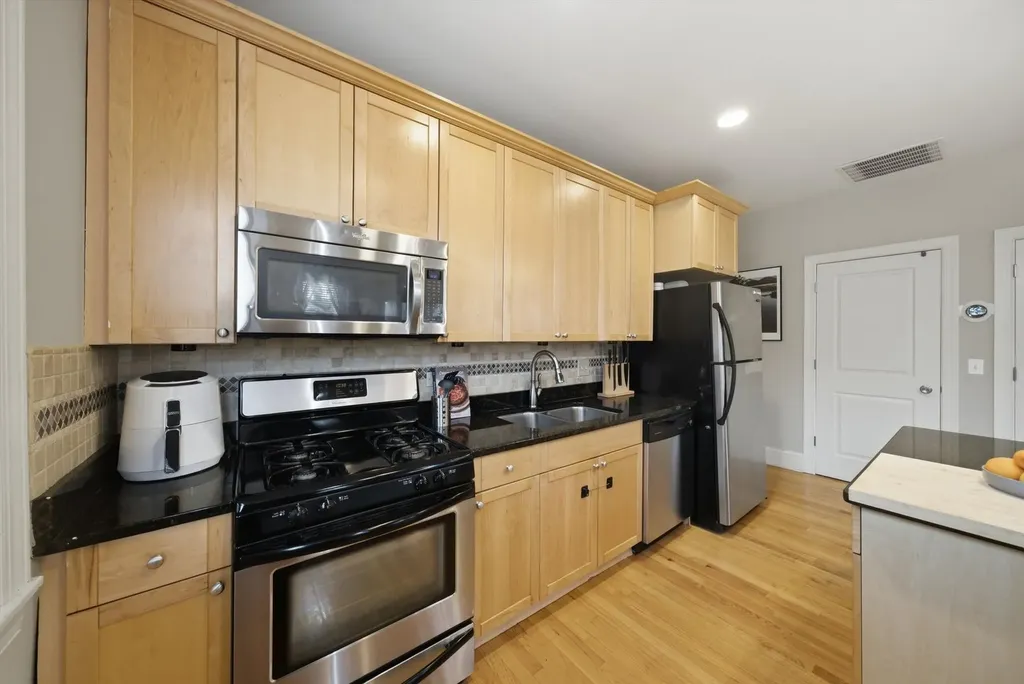 7633 North Greenview Avenue Chicago IL 60626