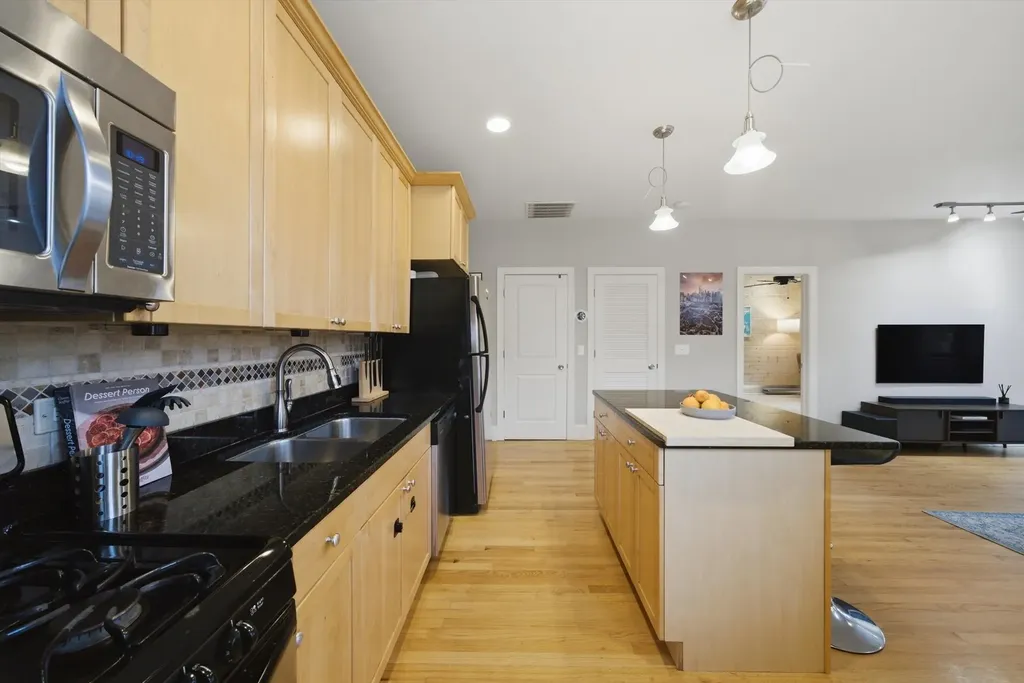 7633 North Greenview Avenue Chicago IL 60626