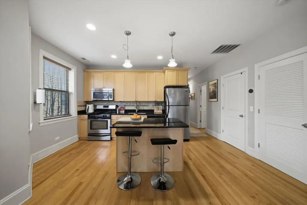 7633 North Greenview Avenue Chicago IL 60626