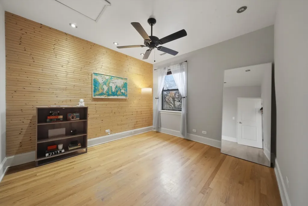 7633 North Greenview Avenue Chicago IL 60626