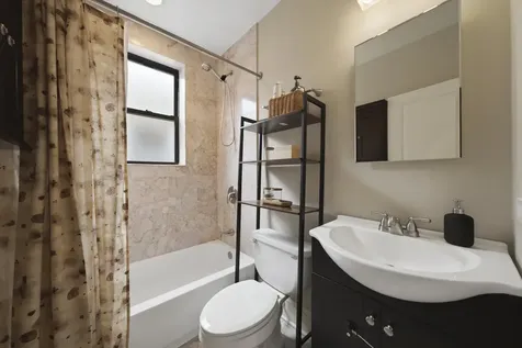 7633 North Greenview Avenue Chicago IL 60626