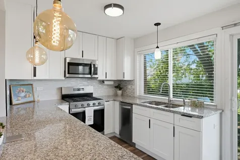 1996 Holbrook Lane Hoffman Estates IL 60194