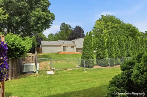 931 Perry Drive Algonquin IL 60102