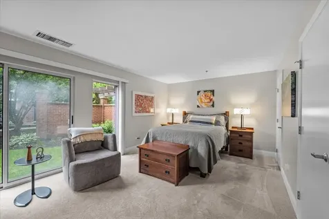 391 Kelburn Road Deerfield IL 60015