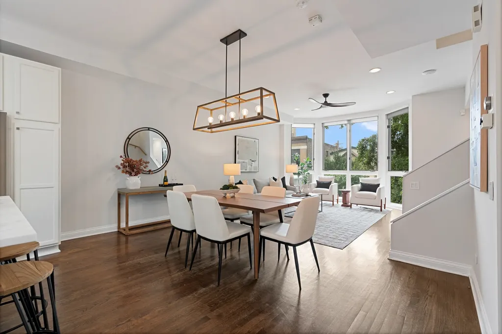 2009 North Hoyne Avenue Chicago IL 60647