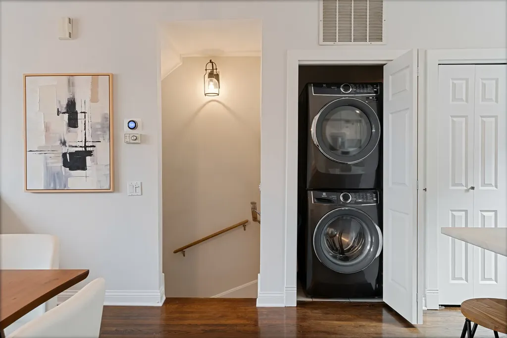2009 North Hoyne Avenue Chicago IL 60647