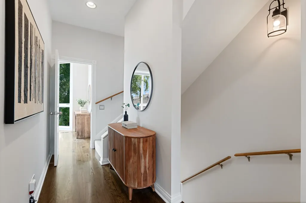 2009 North Hoyne Avenue Chicago IL 60647