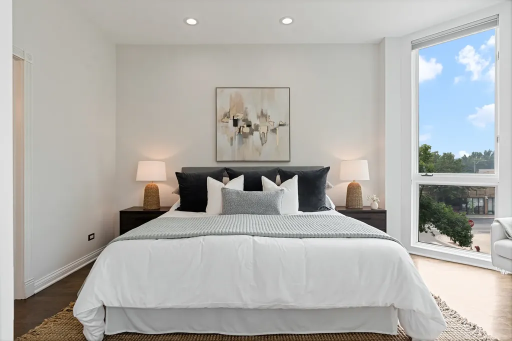 2009 North Hoyne Avenue Chicago IL 60647