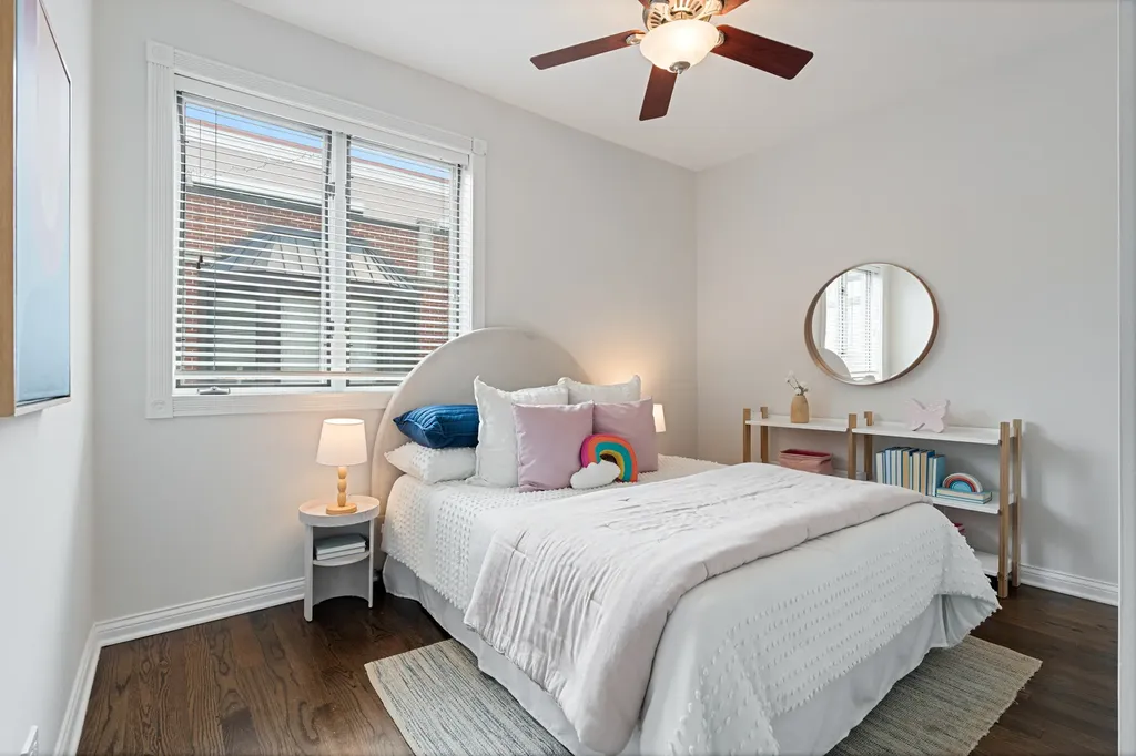 2009 North Hoyne Avenue Chicago IL 60647