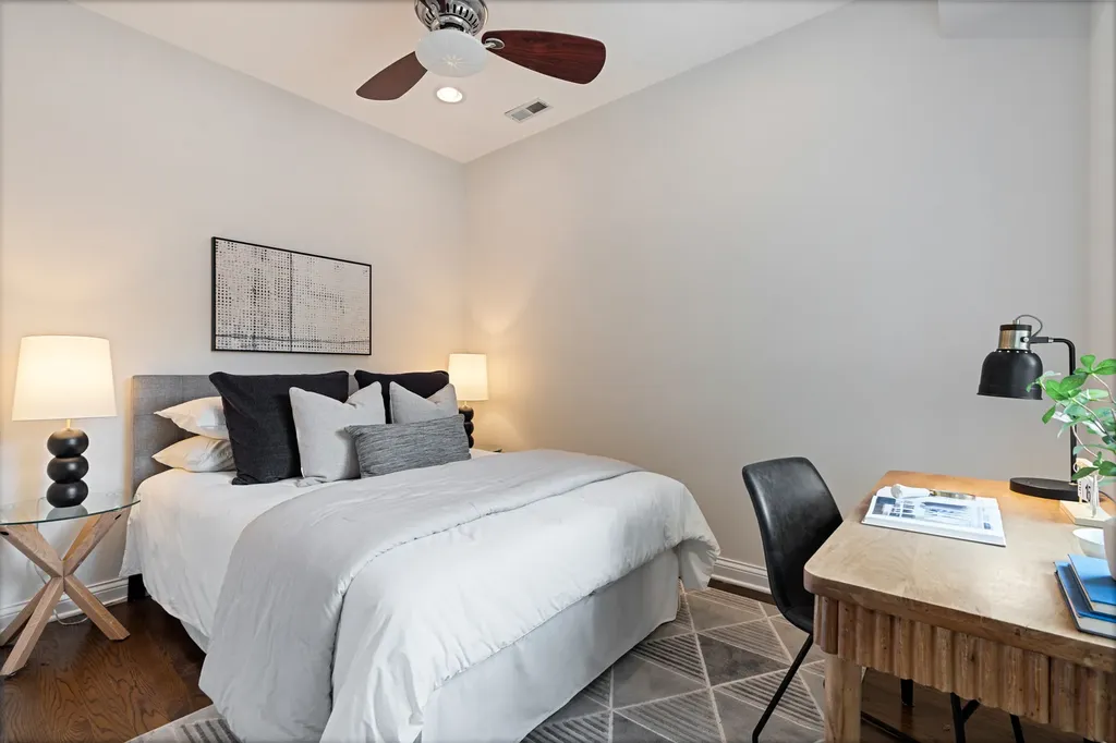 2009 North Hoyne Avenue Chicago IL 60647