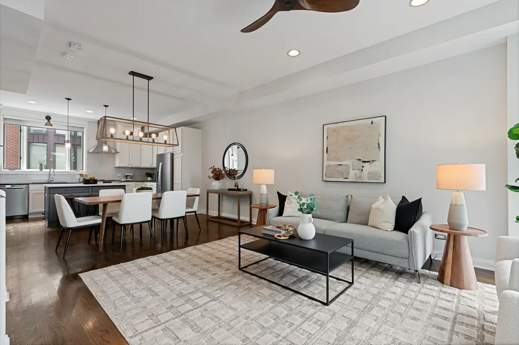 2009 North Hoyne Avenue Chicago IL 60647