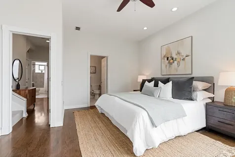 2009 North Hoyne Avenue Chicago IL 60647