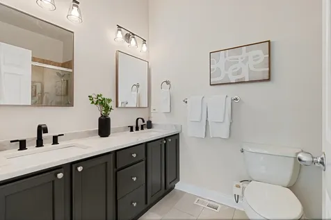 2009 North Hoyne Avenue Chicago IL 60647