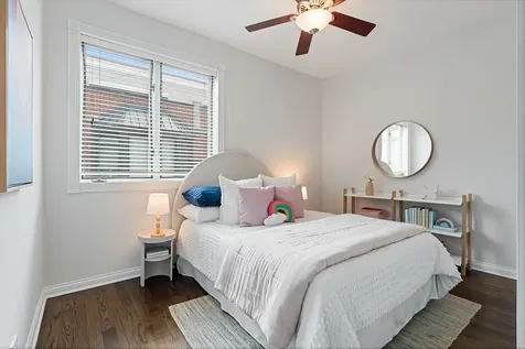 2009 North Hoyne Avenue Chicago IL 60647