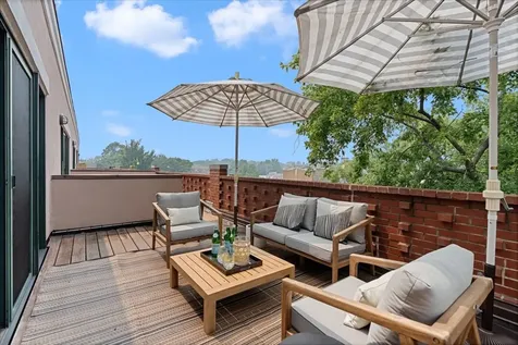 2009 North Hoyne Avenue Chicago IL 60647
